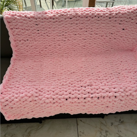 Handmade Blanket with Chunky Chenille yarn. - Picture 6 of 10